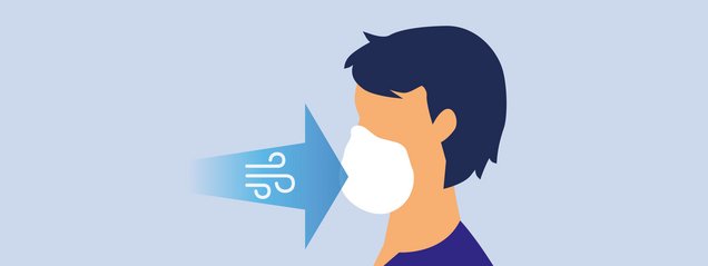 Person atmet durch eine FFP Atemschutzmaske